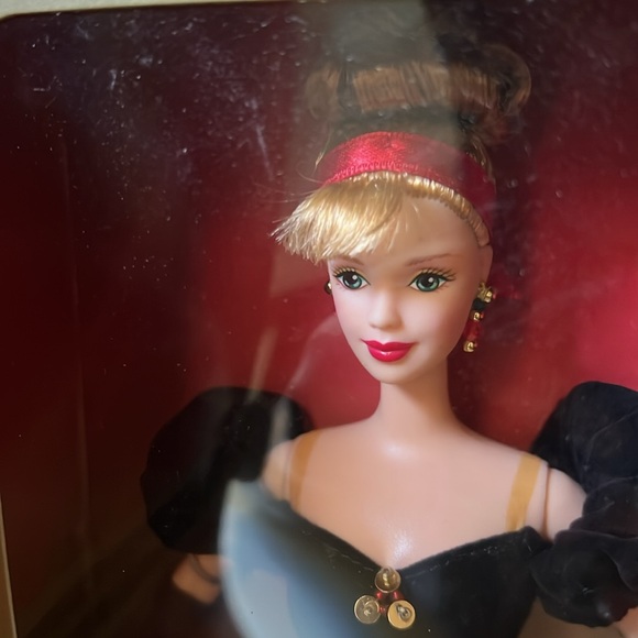 Winter Splendor Barbie - Never Removed from Box - Picture 4 of 13